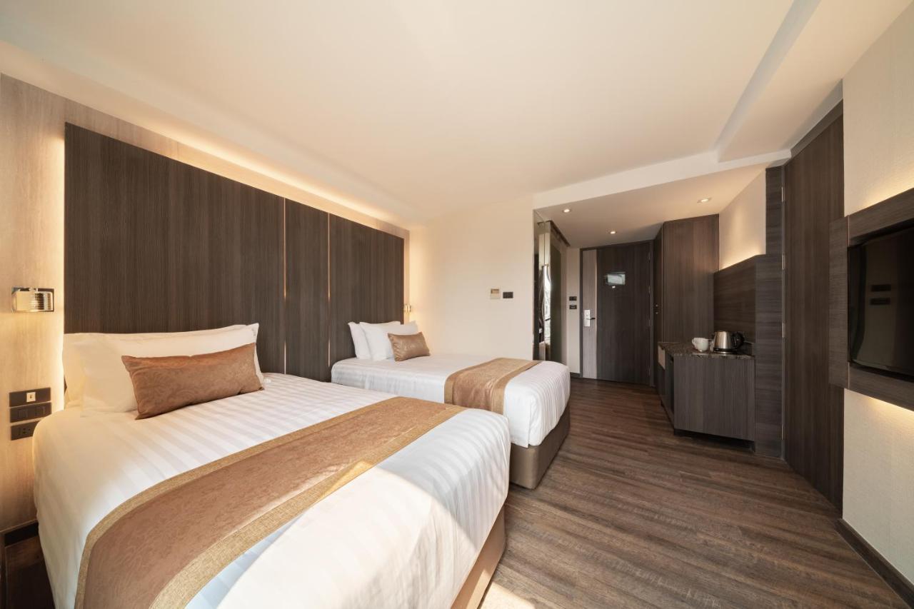 Aspira Parc Sukhumvit 22 Hotel Bangkok Exterior photo